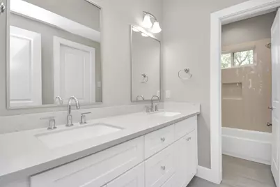 2903 Sherwood Green Lane, Houston, TX 77092 - Photo 13
