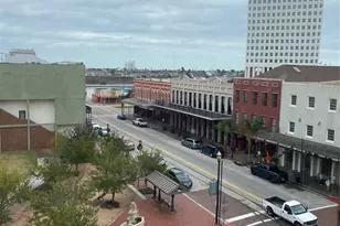 2104 Strand St, Galveston, TX 77550 - Photo 3