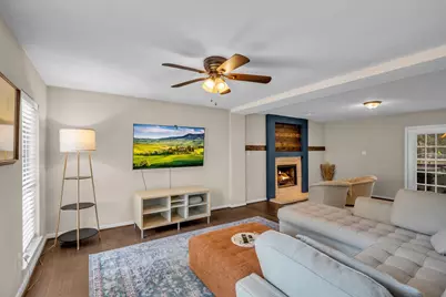 11 Snapdragon Court, The Woodlands, TX 77381 - Photo 9