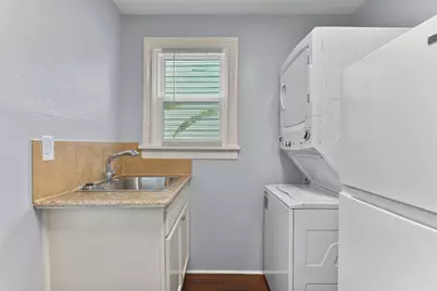 909 28th Street, Galveston, TX 77550 - Photo 9