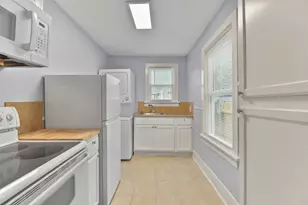 909 28th St, Galveston, TX 77550 - Photo 17