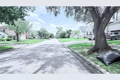 5235 Mimosa Drive, Bellaire, TX 77401 - Photo 3