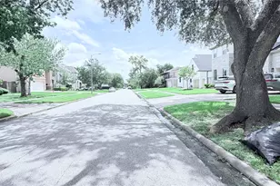 5235 Mimosa Dr, Bellaire, TX 77401 - Photo 3