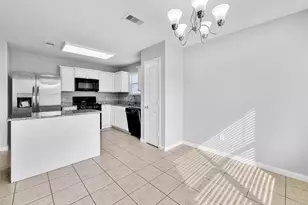 930 Paradise Rd, Baytown, TX 77521 - Photo 5