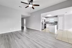 930 Paradise Rd, Baytown, TX 77521 - Photo 3