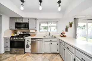 601 E Castle Harbour Dr, Friendswood, TX 77546 - Photo 23