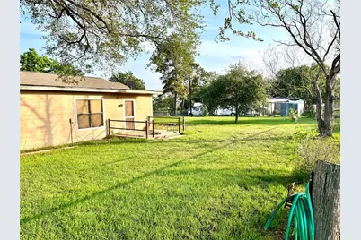307 5th St Street, Sutherland Springs, TX 78161 - Photo 3
