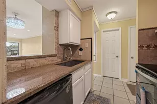 10075 Westpark Dr, Houston, TX 77042 - Photo 11