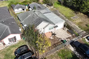 205 Caplin St, Houston, TX 77022 - Photo 5