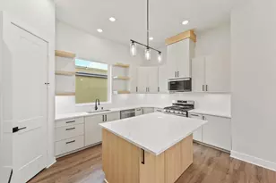 1946 Purswell Rd, Houston, TX 77055 - Photo 9