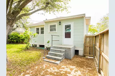 4528 Ave R 1/2, Galveston, TX 77551 - Photo 7