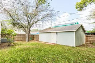 4528 Ave R 1/2, Galveston, TX 77551 - Photo 9