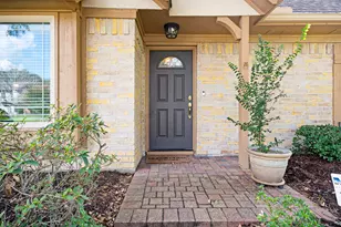 302 W Lochnell Dr, Houston, TX 77062 - Photo 5