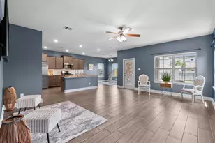 4207 W Bayou Maison Cir, Dickinson, TX 77539 - Photo 3