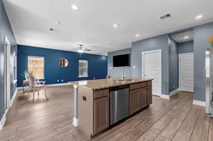 4207 W Bayou Maison Cir, Dickinson, TX 77539 - Photo 9