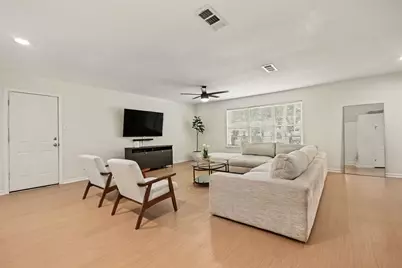 2010 Tanglebriar Lane, Dickinson, TX 77539 - Photo 5
