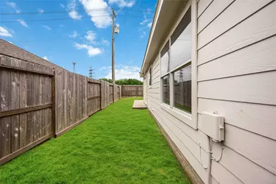 8426 Bay Run Avenue, Baytown, TX 77521 - Photo 29