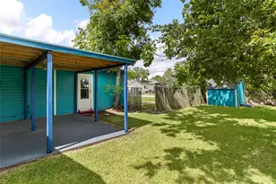 1318 W 5th St, Freeport, TX 77541 - Photo 11