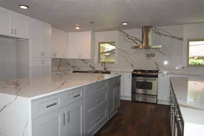 10511 Eddystone Drive, Houston, TX 77043 - Photo 7
