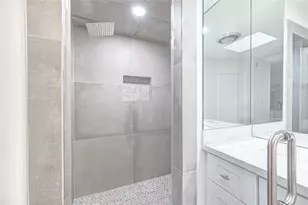 50 Saddlebrook Ln, Houston, TX 77024 - Photo 25