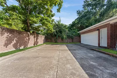 1310 E James Street #19, Baytown, TX 77520 - Photo 17