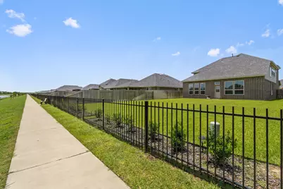 12114 Champions Forest Drive, Mont Belvieu, TX 77535 - Photo 35