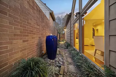 2702 S Glen Haven Boulevard, Houston, TX 77025 - Photo 19