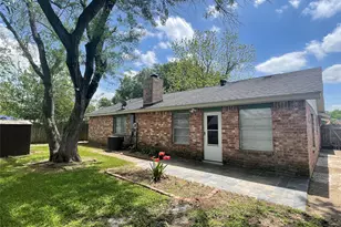 7622 Bubbling Spring Ln, Houston, TX 77086 - Photo 17