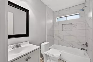 7622 Bubbling Spring Ln, Houston, TX 77086 - Photo 17