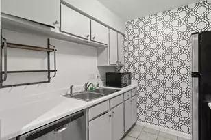 4637 Wild Indigo St, Houston, TX 77027 - Photo 9