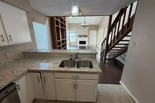 6327 Cattails Ln, Houston, TX 77035 - Photo 7