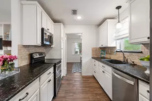 3022 Kevin Ln, Houston, TX 77043 - Photo 13
