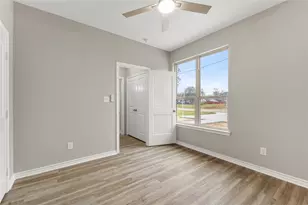 504 W 10th St, Hearne, TX 77859 - Photo 7