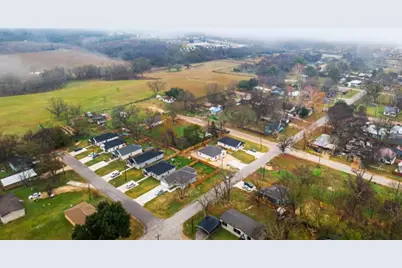 504 W Tenth Street, Hearne, TX 77859 - Photo 13