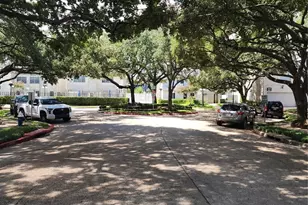 7399 Regency Square Ct, Houston, TX 77036 - Photo 27