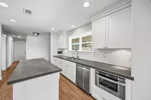 9715 Greenwillow St, Houston, TX 77096 - Photo 11