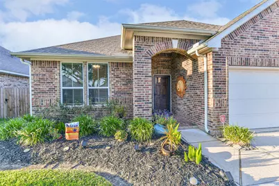 3050 Crape Myrtle Bend Lane, Dickinson, TX 77539 - Photo 3