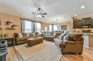 3050 Crape Myrtle Bend Ln, Dickinson, TX 77539 - Photo 7