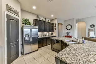 3050 Crape Myrtle Bend Ln, Dickinson, TX 77539 - Photo 11