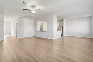 8135 Alpine Bearberry Dr, Houston, TX 77016 - Photo 3