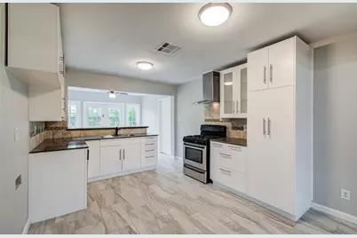 4621 W 43rd Street, Houston, TX 77092 - Photo 9