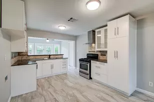 4621 W 43rd St, Houston, TX 77092 - Photo 9