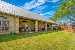 202 W North St, Weimar, TX 78962 - Photo 25