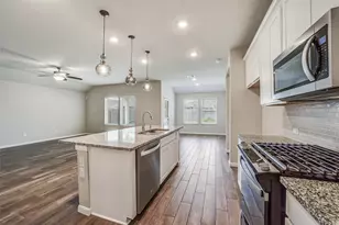 2103 Brisa Ln, Baytown, TX 77523 - Photo 9