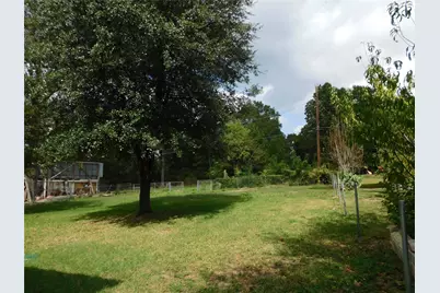 221 E Yell Street, Livingston, TX 77351 - Photo 3