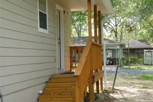 221 E Yell St, Livingston, TX 77351 - Photo 5