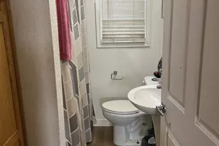 221 E Yell St, Livingston, TX 77351 - Photo 9