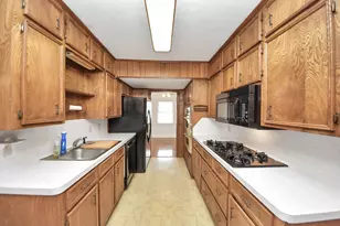 900 S Circle Dr, Baytown, TX 77520 - Photo 13