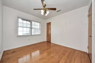 900 S Circle Dr, Baytown, TX 77520 - Photo 17