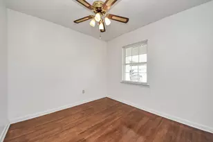 900 S Circle Dr, Baytown, TX 77520 - Photo 9